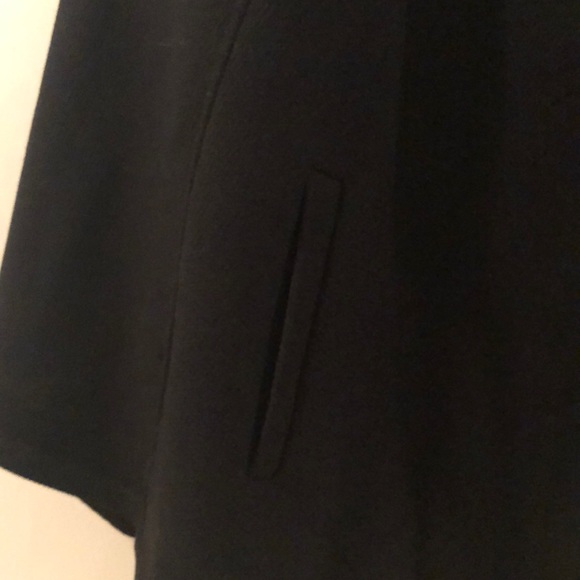 Cape - Picture 4 of 4